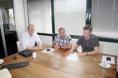 Tekenen aannemingsovereenkomst JB Hydraulics